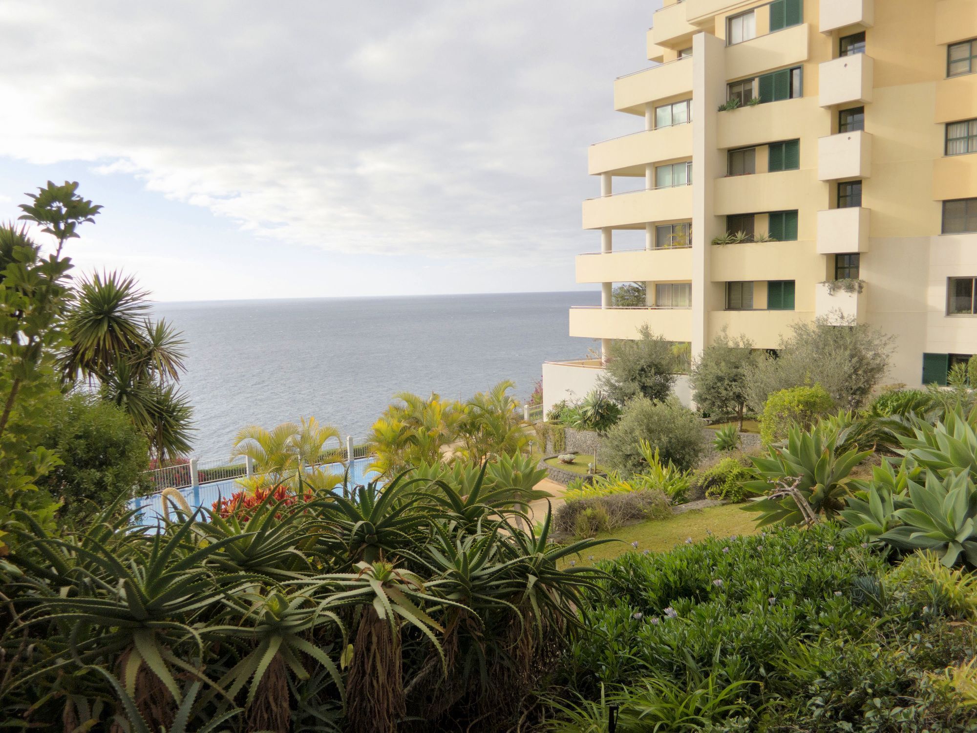 Finest Rentals - Beachfront Penthouse Фуншал Экстерьер фото